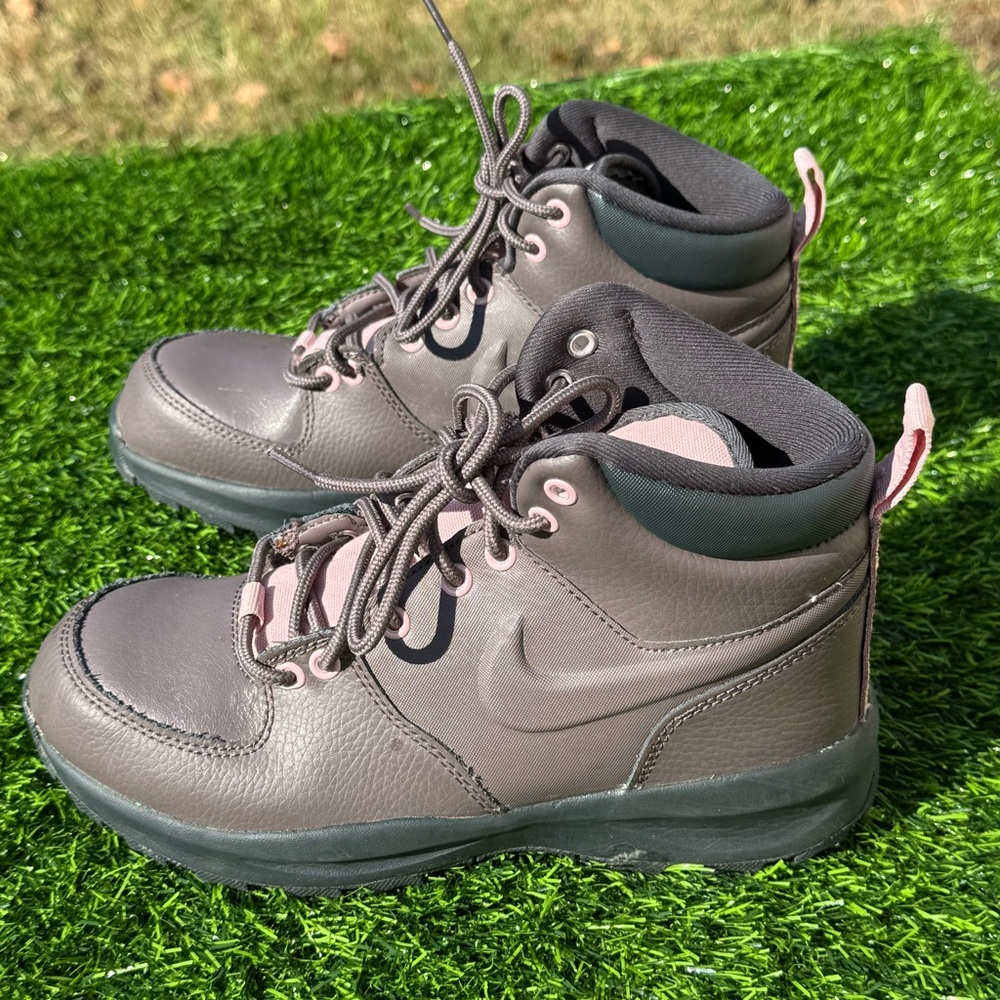Nike Manoa Gray and Pink  Boots Size 5Y
